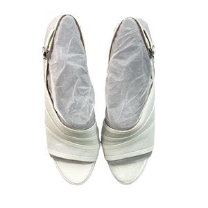 Louise et Cie Heel White Leather Peep Toe Slingback Sandals. 9M NEW 🔥🔥🔥